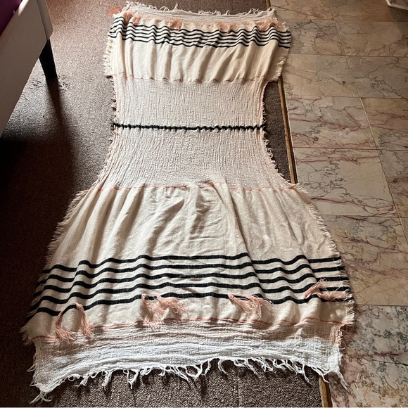 Oversized multi texture soft feel scarve/ wrap with fringe detail - Picture 6 of 8